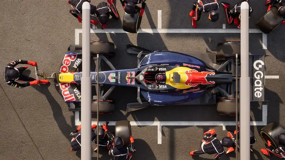F1® Clash: paragem nas boxes vista de cima, com os mecânicos a trocar os pneus